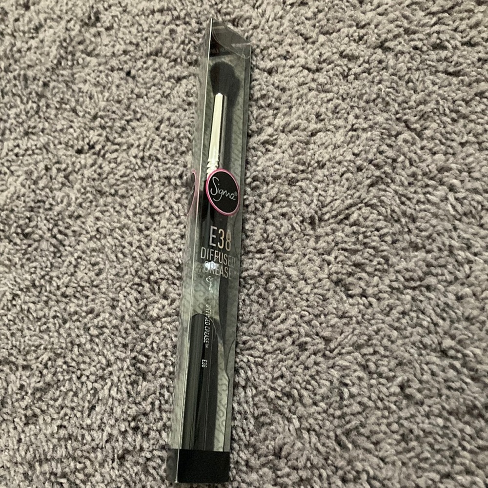 Sigma - E38 - diffused crease brush